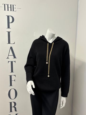 EDWARD ACHOUR PARIS KNIT HOOD WITH PEARL/CHAIN DETAIL